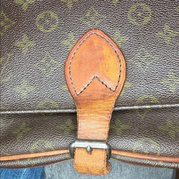 Louis Vuitton vintage Crossbody bag adjustable strap good used condition - Picture 8 of 16